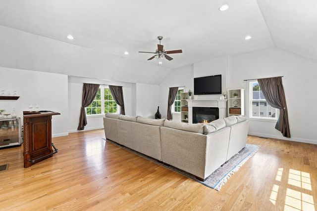 2 Zackney Drive, Billerica, MA 01821