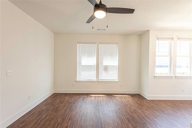 1047 S Laramie Heights, Fayetteville, AR 72704