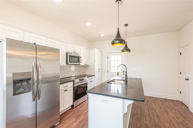 1047 S Laramie Heights, Fayetteville, AR 72704