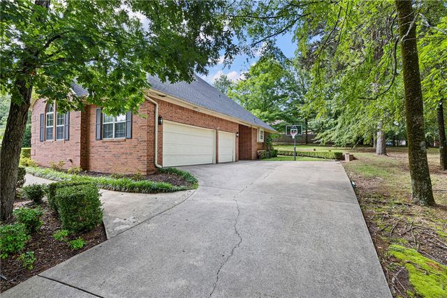 115 Hillcrest Drive, Russellville, AR 72802