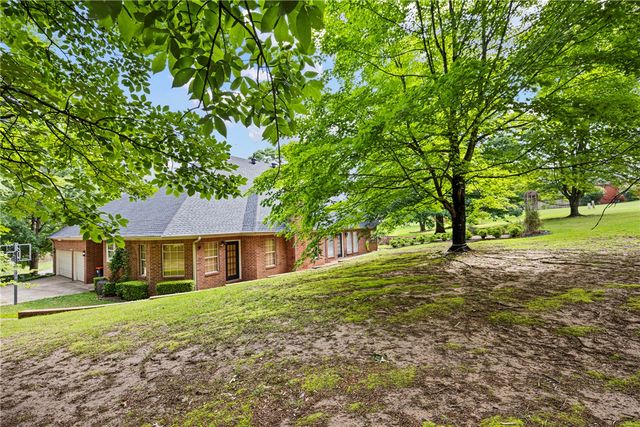 115 Hillcrest Drive, Russellville, AR 72802