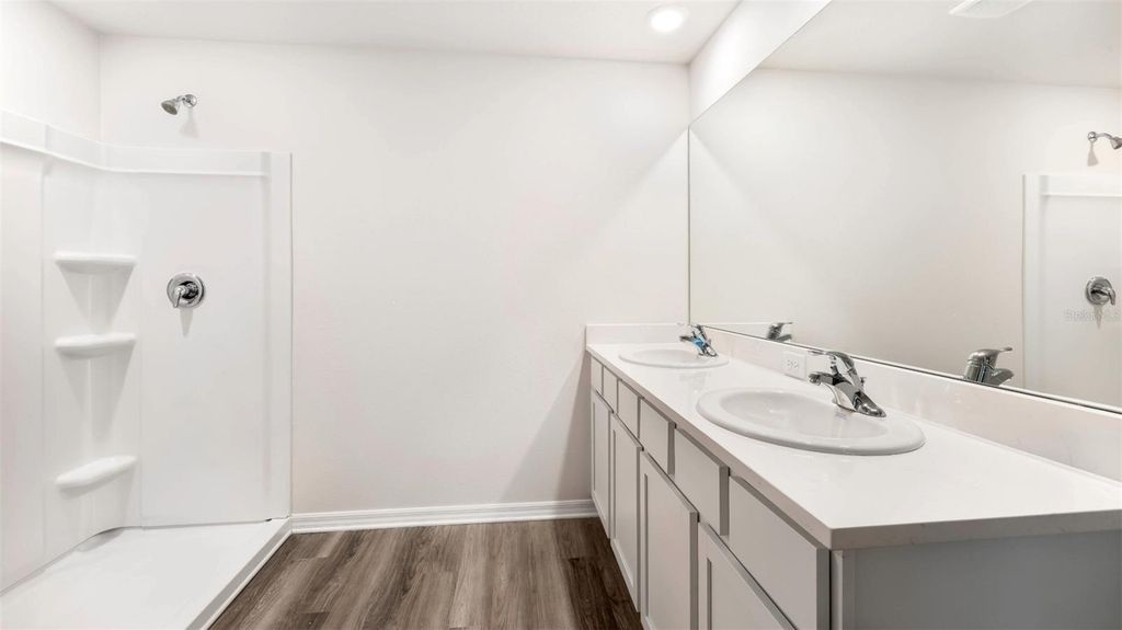 Image 17 of property listing at 11027 44TH AVENUE E, Palmetto, FL 34221