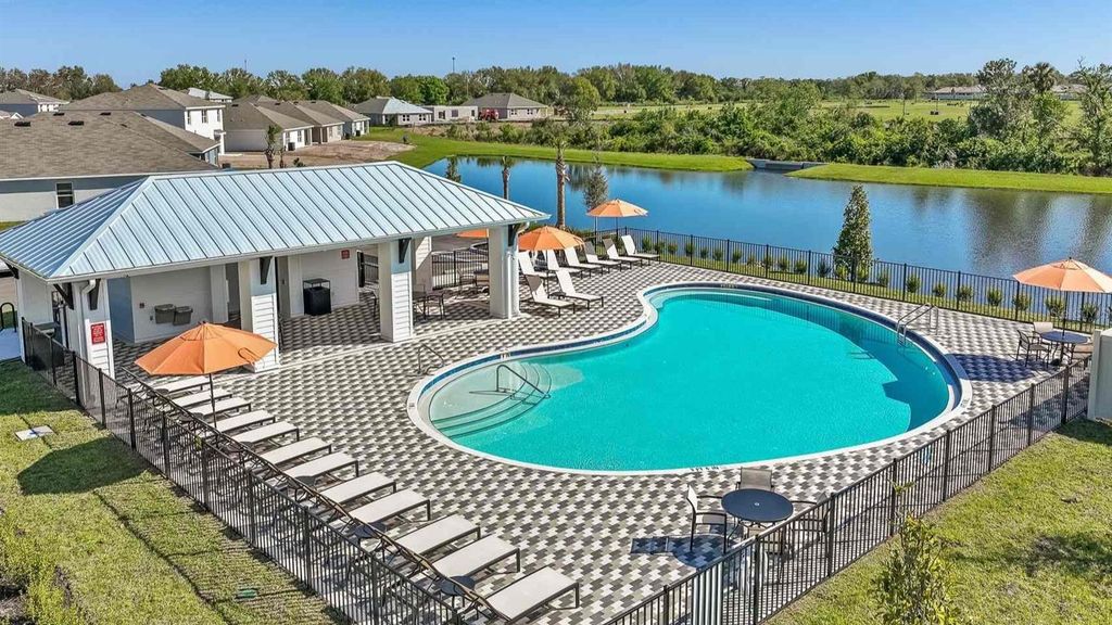 Image 20 of property listing at 11027 44TH AVENUE E, Palmetto, FL 34221