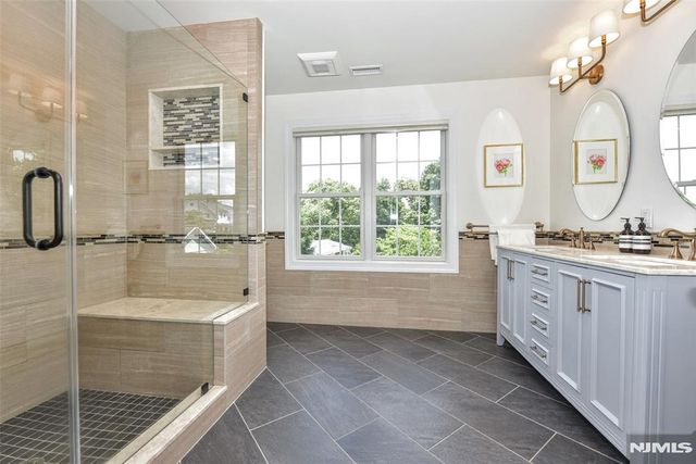 121 Vreeland Avenue, Midland Park, NJ 07432