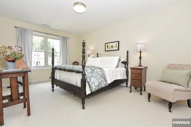 121 Vreeland Avenue, Midland Park, NJ 07432