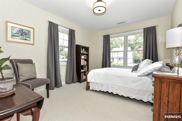 121 Vreeland Avenue, Midland Park, NJ 07432