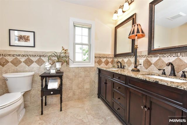 121 Vreeland Avenue, Midland Park, NJ 07432