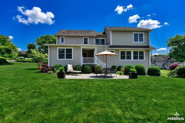121 Vreeland Avenue, Midland Park, NJ 07432