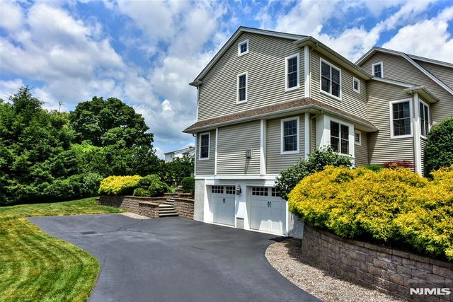 121 Vreeland Avenue, Midland Park, NJ 07432