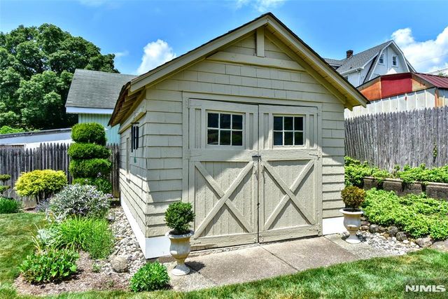 121 Vreeland Avenue, Midland Park, NJ 07432