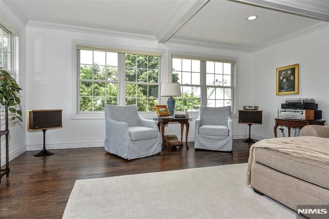 121 Vreeland Avenue, Midland Park, NJ 07432