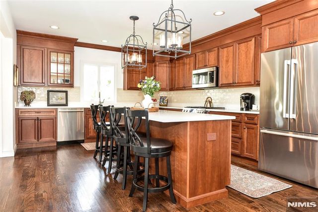 121 Vreeland Avenue, Midland Park, NJ 07432