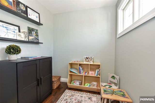 121 Vreeland Avenue, Midland Park, NJ 07432