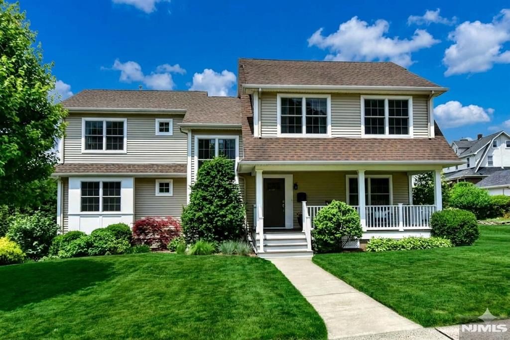 121 Vreeland Avenue, Midland Park, NJ 07432