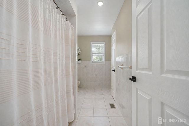 20 Cliff Avenue, Fords, NJ 08863