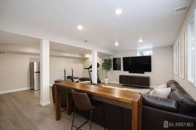 20 Cliff Avenue, Fords, NJ 08863
