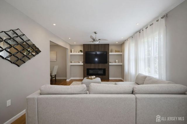 20 Cliff Avenue, Fords, NJ 08863