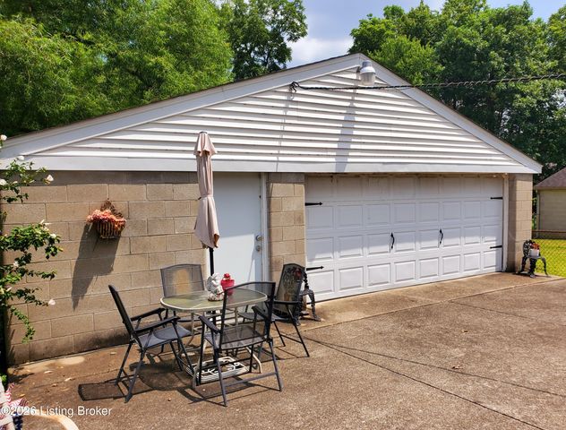 7709 Rochelle Rd, Louisville, KY 40228