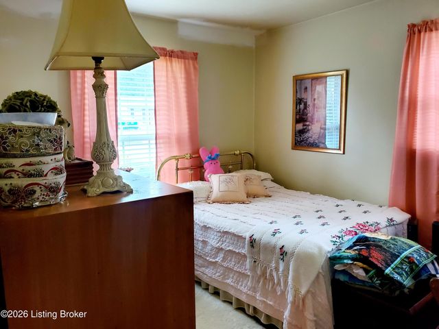 7709 Rochelle Rd, Louisville, KY 40228