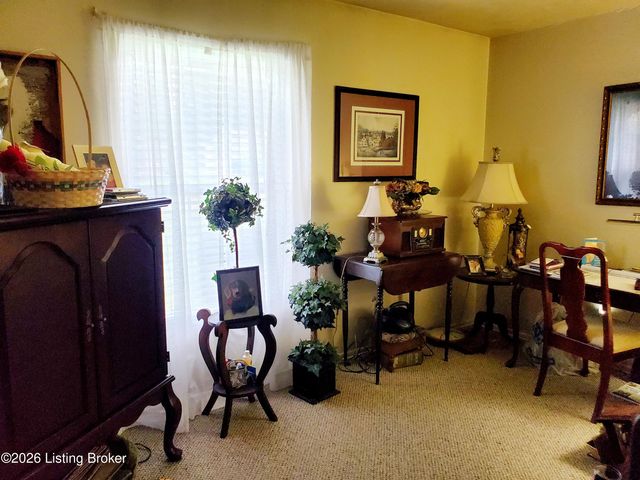 7709 Rochelle Rd, Louisville, KY 40228