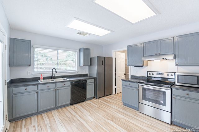 5021 Kenton Royalle, San Antonio, TX 78240