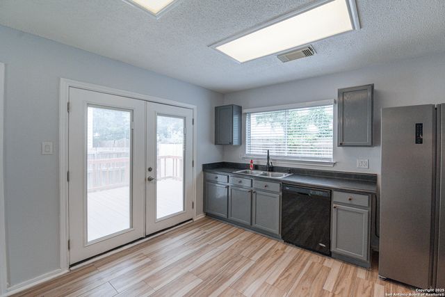5021 Kenton Royalle, San Antonio, TX 78240