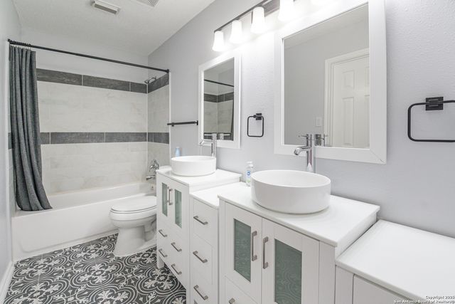 5021 Kenton Royalle, San Antonio, TX 78240