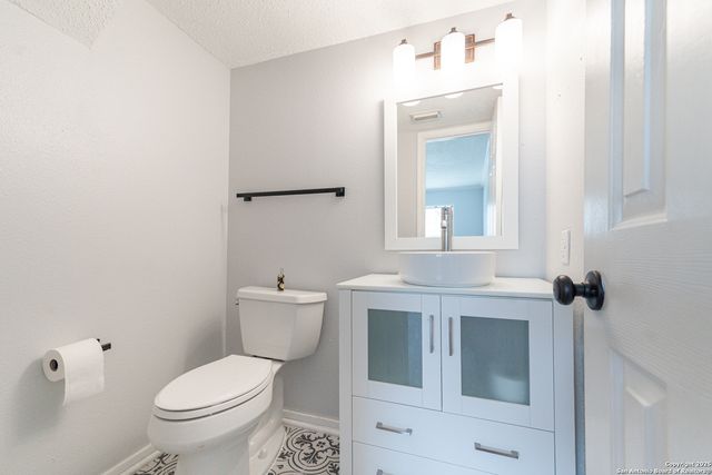5021 Kenton Royalle, San Antonio, TX 78240