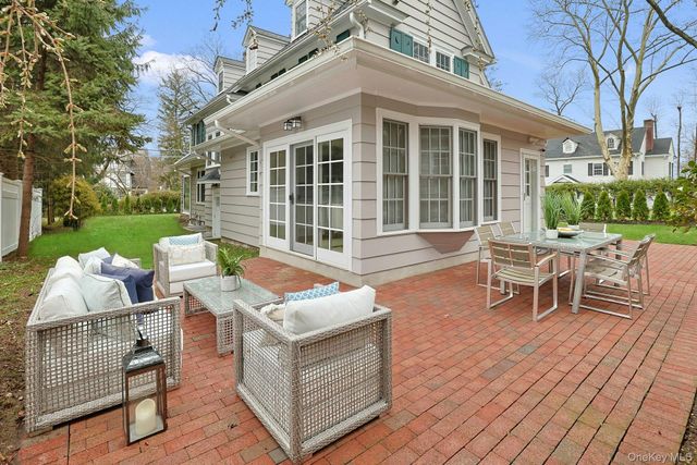 92 Walworth Avenue, Scarsdale, NY 10583