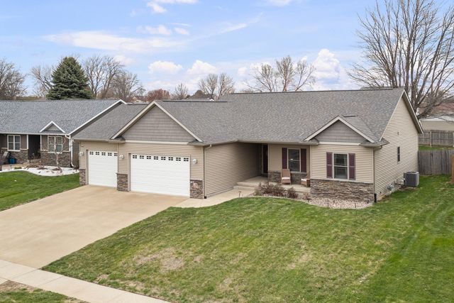510 Pinehurst Drive, Eldridge, IA 52748