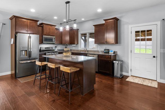 510 Pinehurst Drive, Eldridge, IA 52748