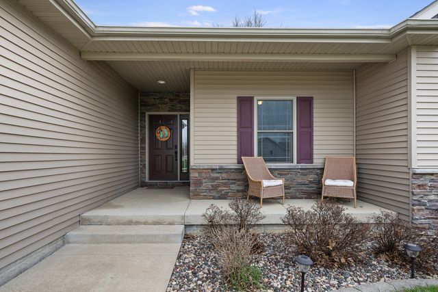 510 Pinehurst Drive, Eldridge, IA 52748