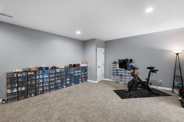 510 Pinehurst Drive, Eldridge, IA 52748