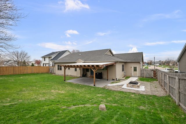 510 Pinehurst Drive, Eldridge, IA 52748
