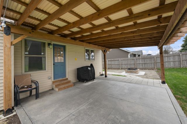 510 Pinehurst Drive, Eldridge, IA 52748
