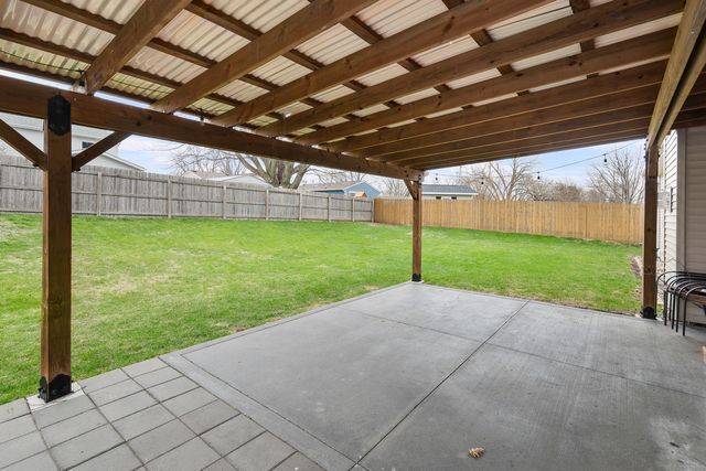 510 Pinehurst Drive, Eldridge, IA 52748