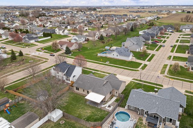 510 Pinehurst Drive, Eldridge, IA 52748