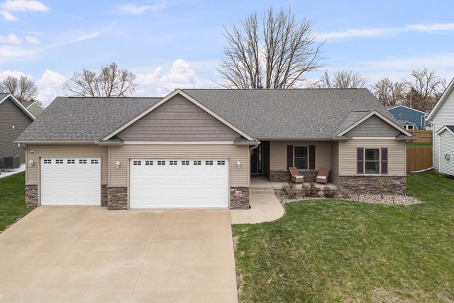 510 Pinehurst Drive, Eldridge, IA 52748