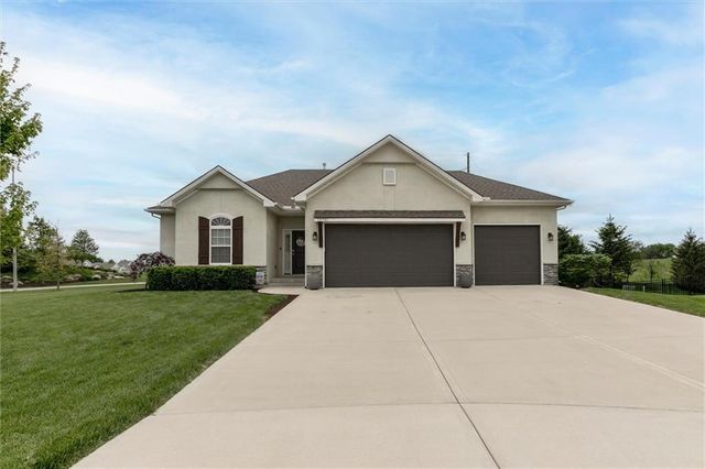 19701 W 198th Court, Spring Hill, KS 66083