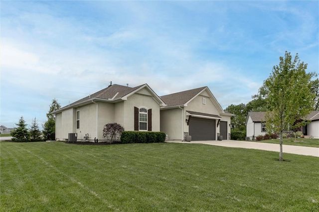 19701 W 198th Court, Spring Hill, KS 66083