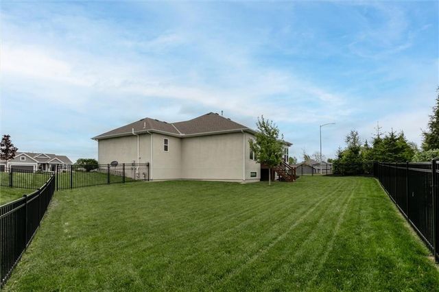 19701 W 198th Court, Spring Hill, KS 66083