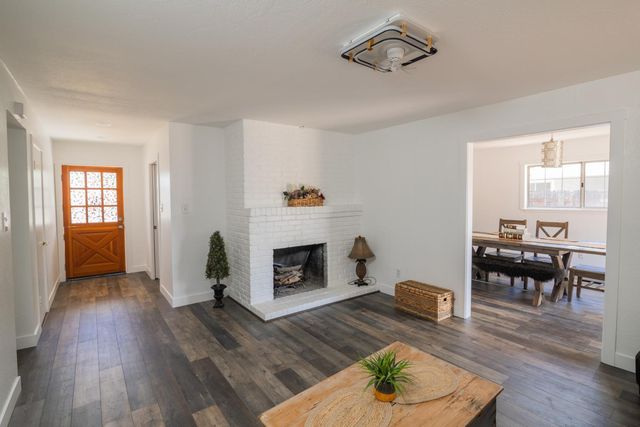 4537 Engle Rd, Sacramento, CA 95821