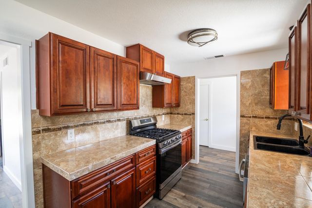 4537 Engle Rd, Sacramento, CA 95821