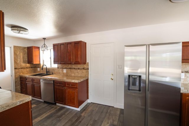 4537 Engle Rd, Sacramento, CA 95821