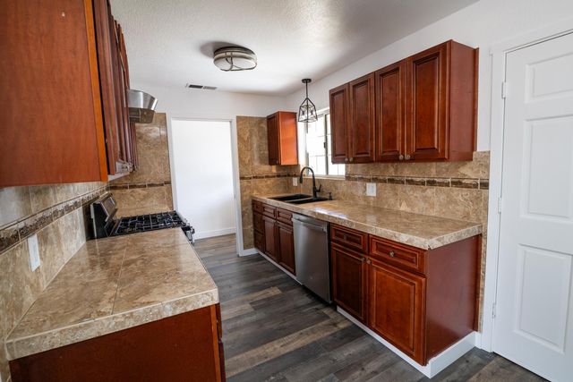 4537 Engle Rd, Sacramento, CA 95821