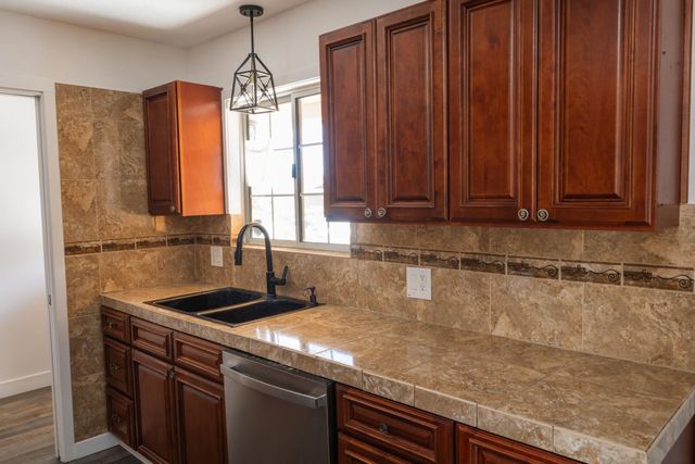 4537 Engle Rd, Sacramento, CA 95821