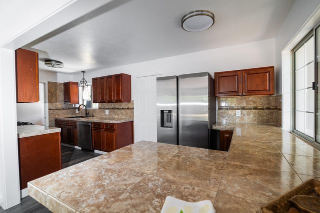 4537 Engle Rd, Sacramento, CA 95821
