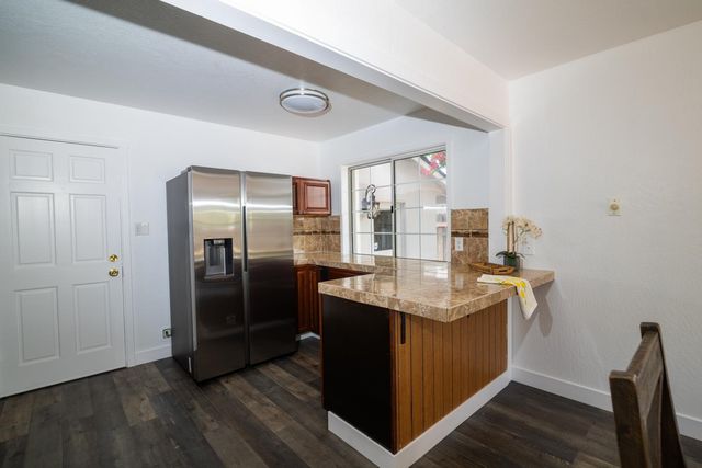 4537 Engle Rd, Sacramento, CA 95821