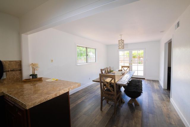 4537 Engle Rd, Sacramento, CA 95821