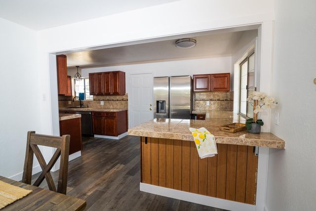 4537 Engle Rd, Sacramento, CA 95821